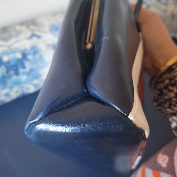 Stylish Navy, Red, and White Vintage Handbag - Picture 4 of 9